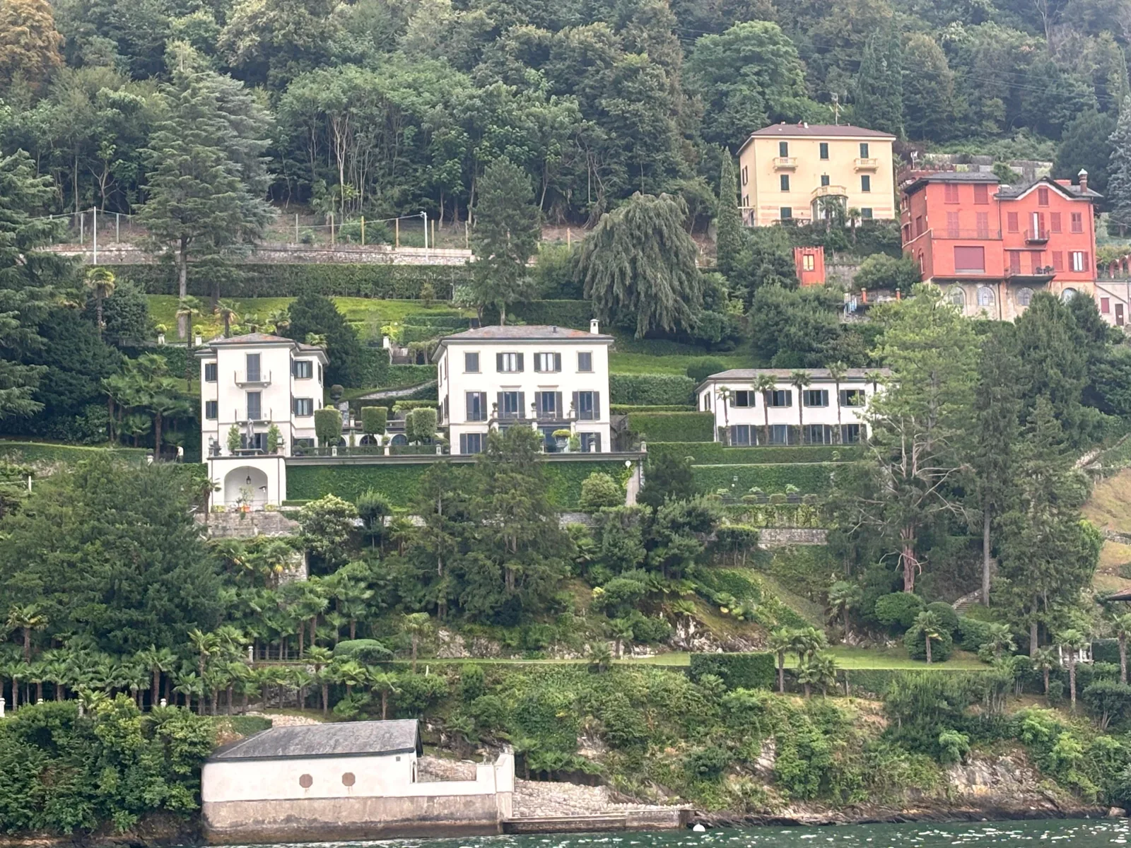 Villa Palatina sul lungolago di Como vista dal lago
