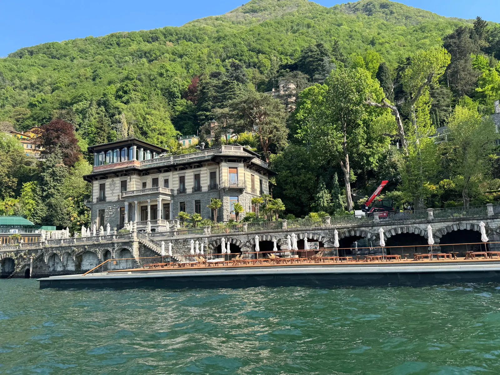 Villa Roccabruna, heute Mandarin Oriental, in Blevio vom See aus