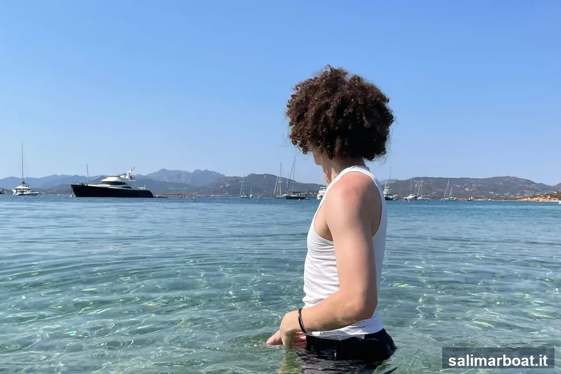 La costa granitica di Molara con la macchia mediterranea, vista dal mare