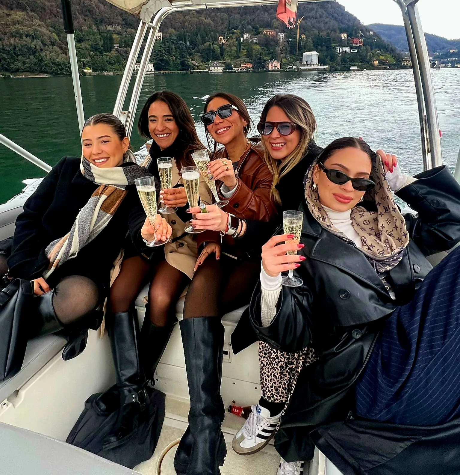 Bootstour in kleiner Gruppe · 1 Stunde · mit Prosecco-Aperitif — Bootstour am Comer See