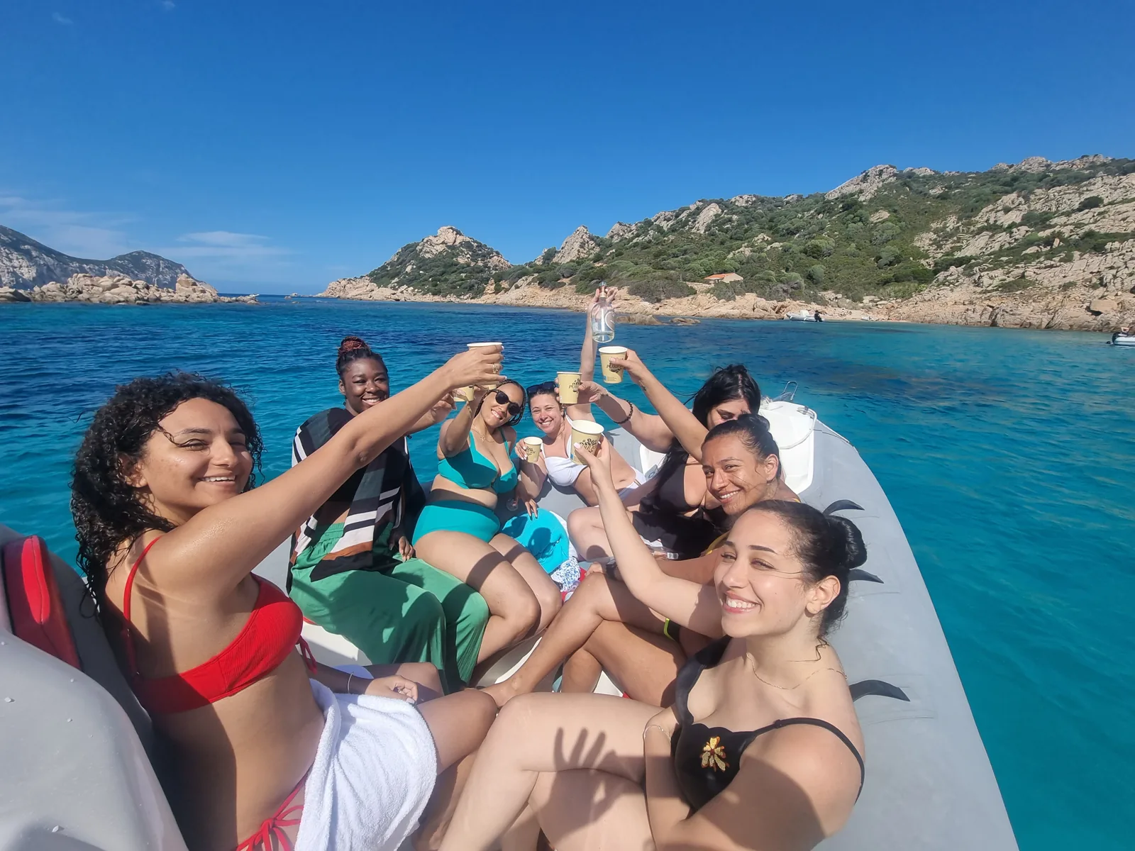 Tour Tavolara e Molara piccolo gruppo · prosecco e snack — tour in barca a Tavolara, Sardegna