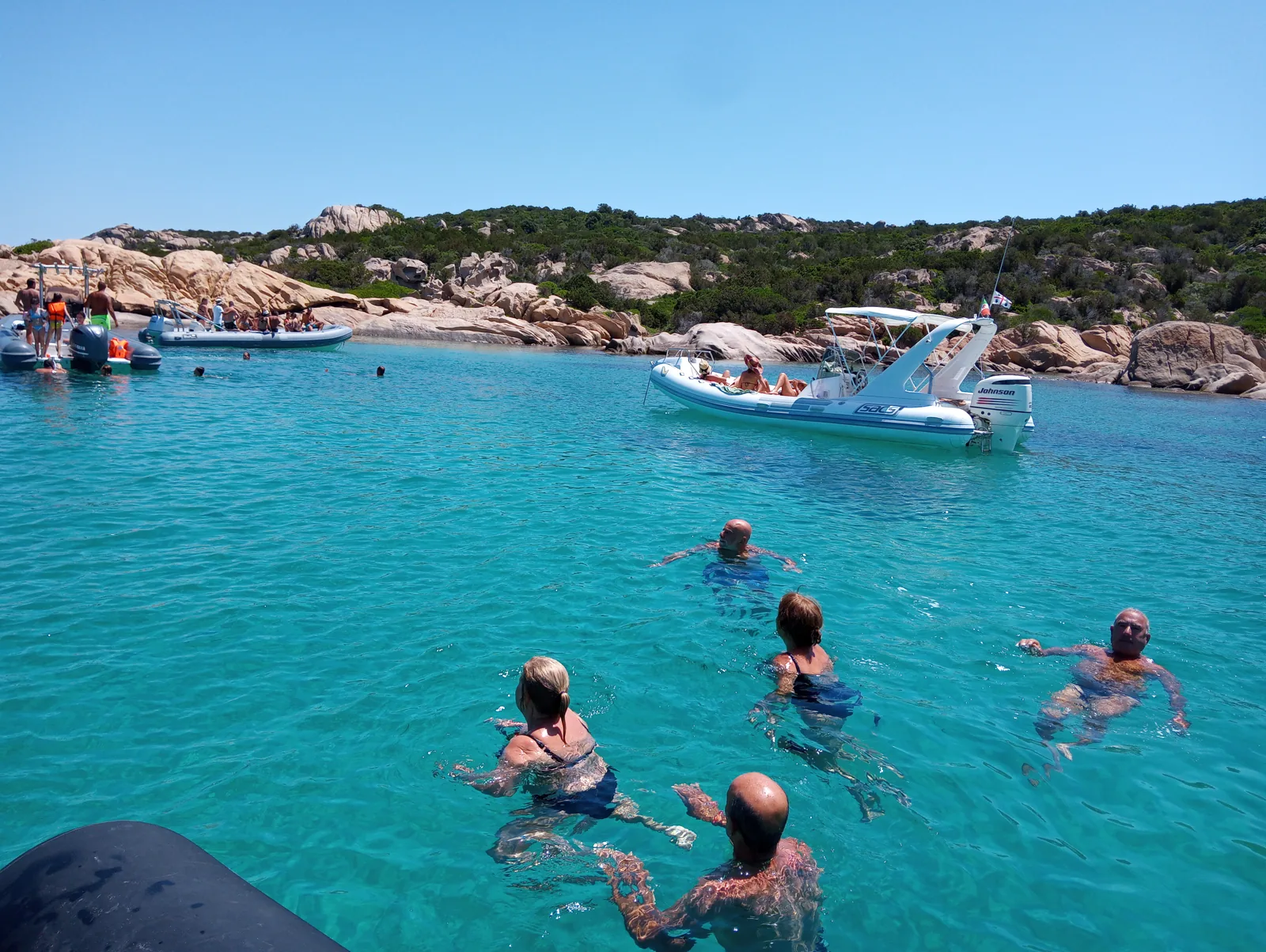 Tour Tavolara e Molara piccolo gruppo · prosecco e snack — tour in barca a Tavolara, Sardegna