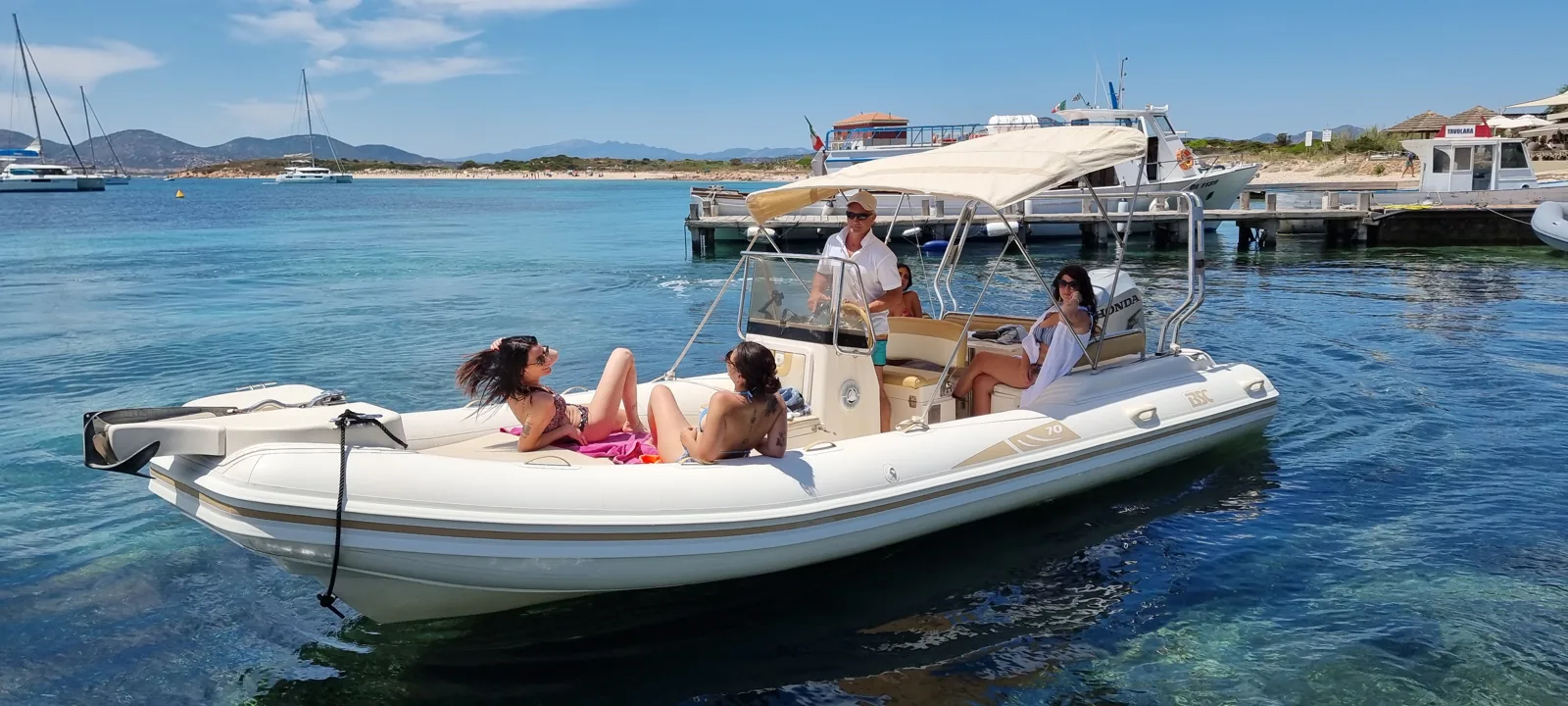 Excursión a Tavolara y Molara en grupo reducido · prosecco y snacks