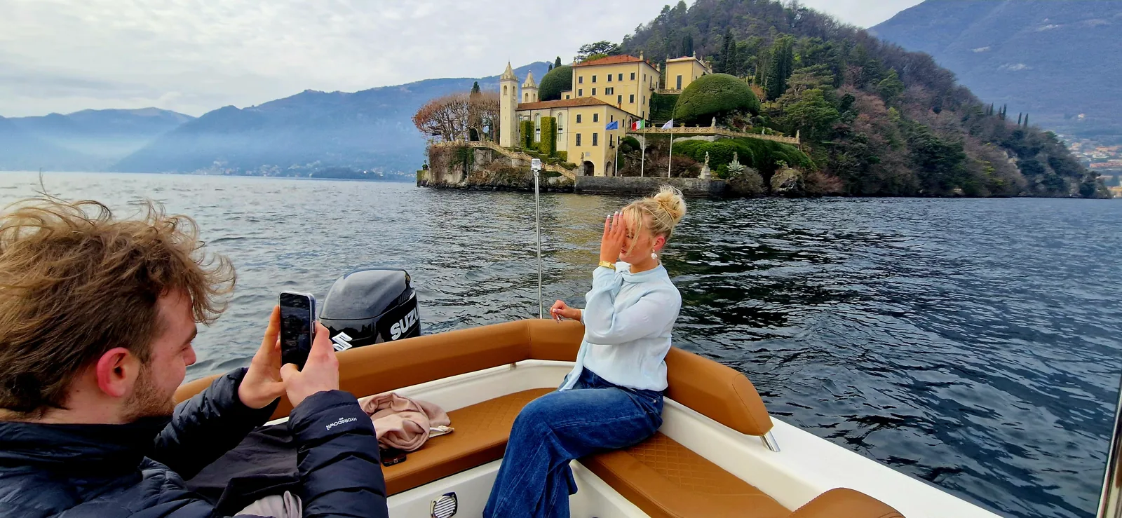 Tour privado en barco por el Lago de Como · 1 hora