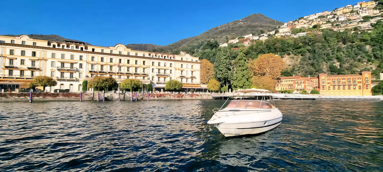 Tour privado en barco por el Lago de Como · 1 hora