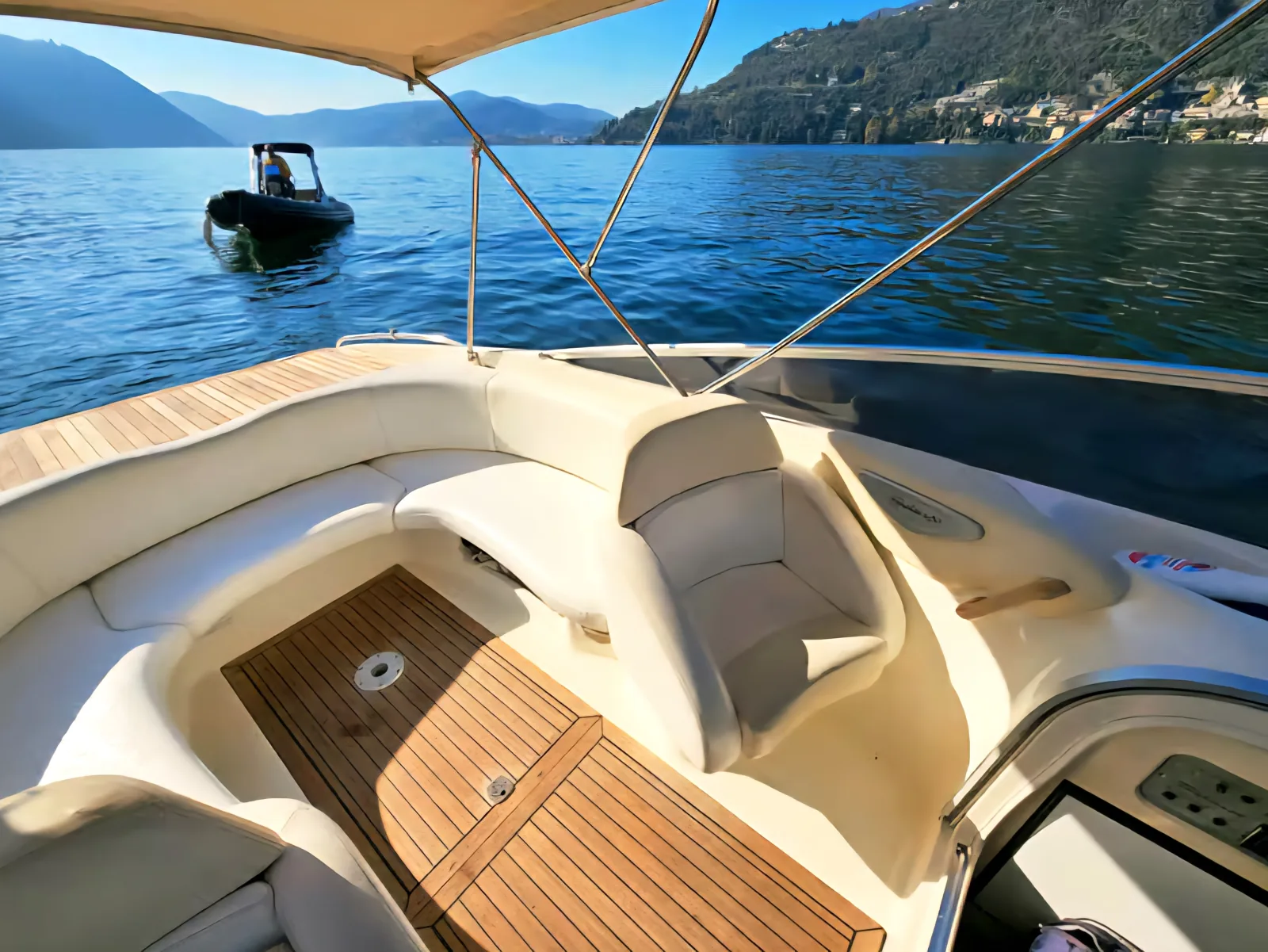 Private boat tour on Lake Como · 1 hour — boat tour on Lake Como