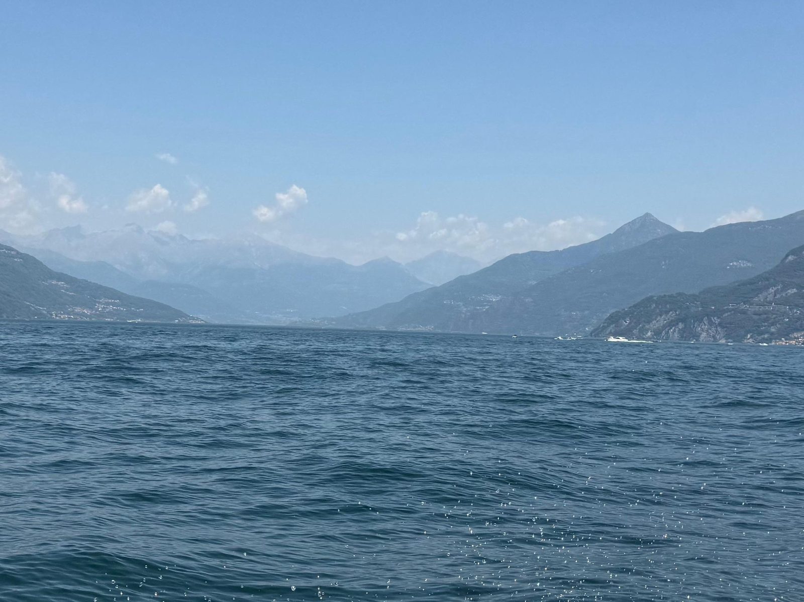 Navigazione nel ramo di Como verso Bellagio