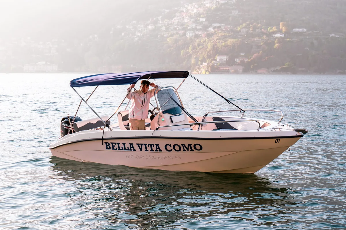 Аренда лодки без прав Trimarchi · Bella Vita Como — прогулка на катере по озеру Комо
