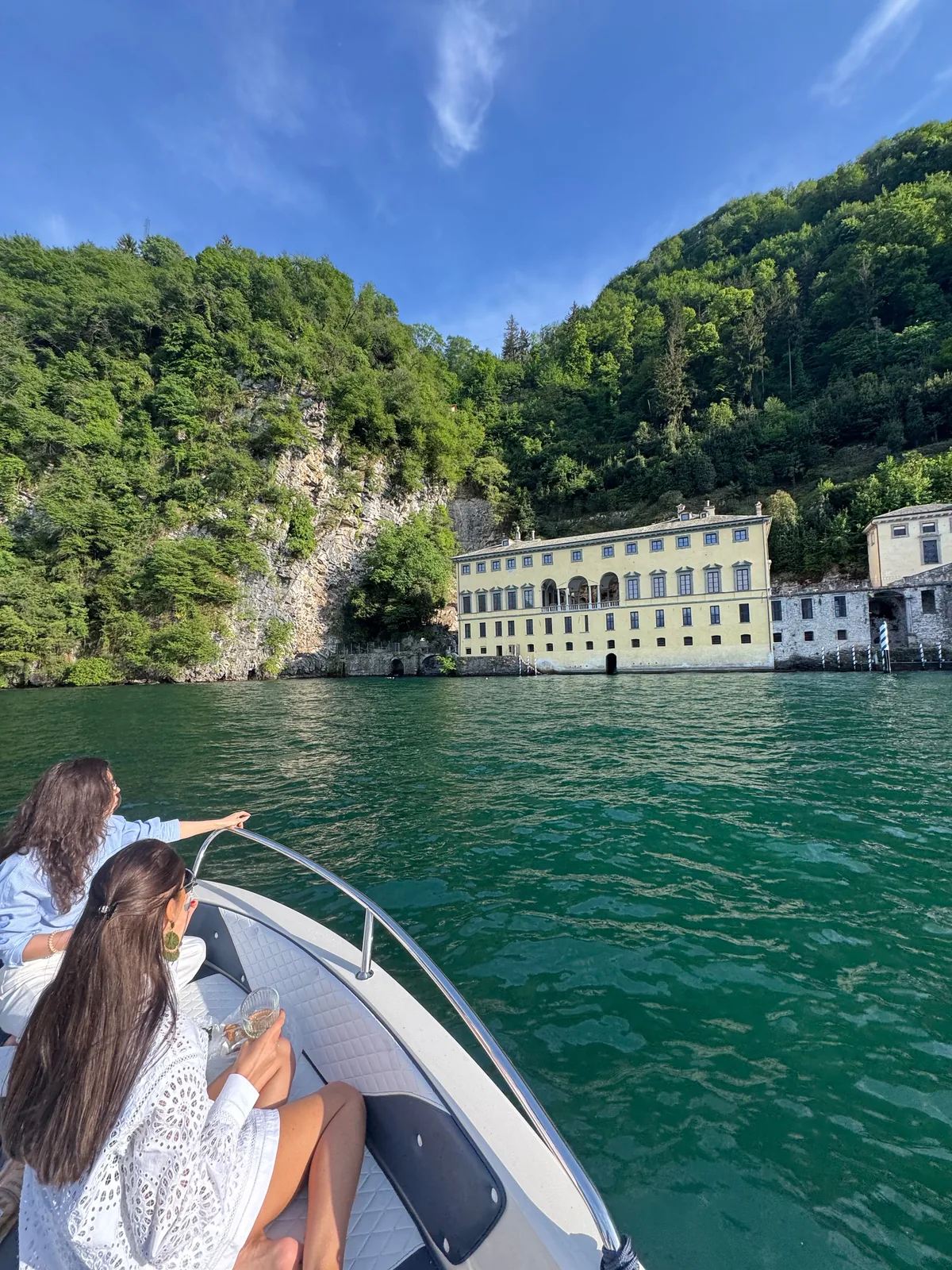 Аренда лодки без прав Trimarchi · Bella Vita Como — прогулка на катере по озеру Комо
