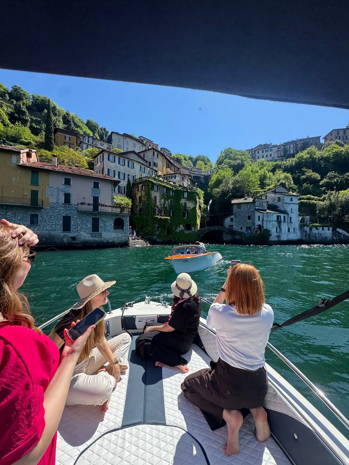 Аренда лодки без прав Trimarchi · Bella Vita Como — прогулка на катере по озеру Комо