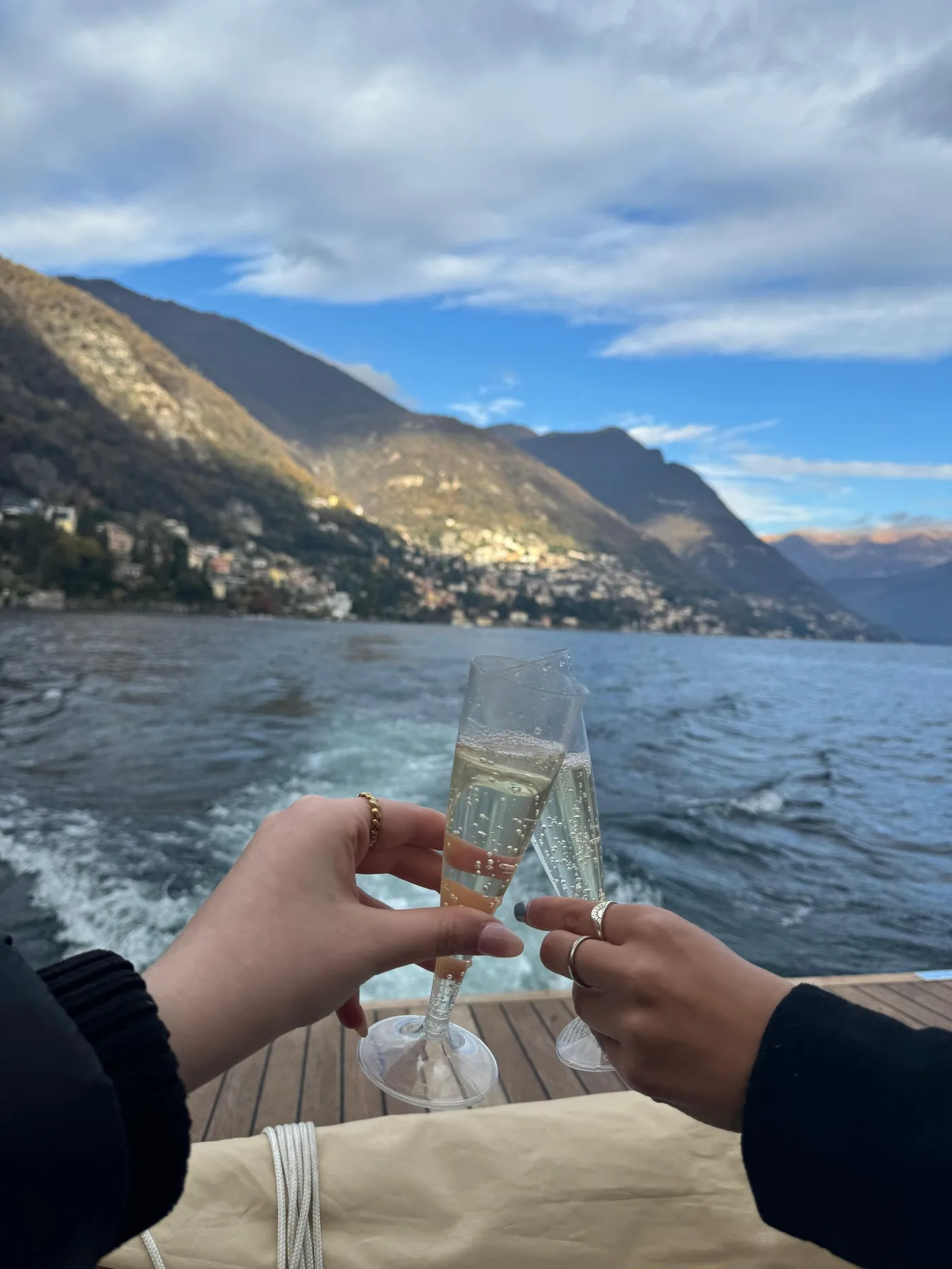 Ospiti a bordo della barca privata Salimar nel primo bacino del Lago di Como